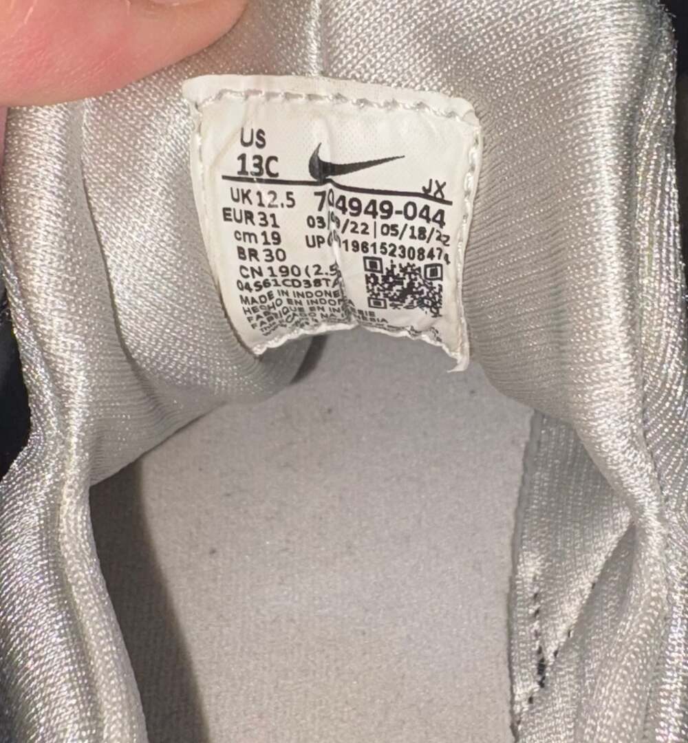 Nike Air Huarache Kids 13C Metallic Silver Black Shoes 704949-044 - Picture 7 of 7